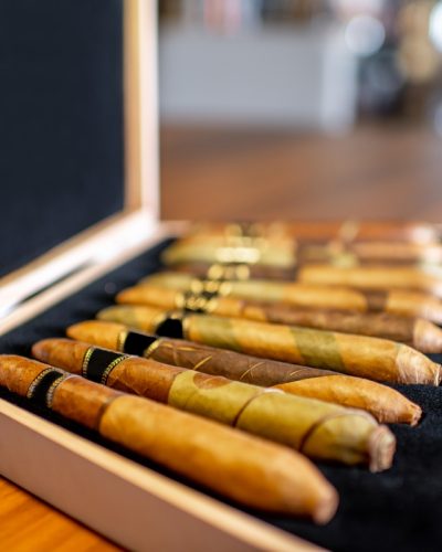 luxury-cigar-set-indoors-2025-03-13-03-16-51-utc